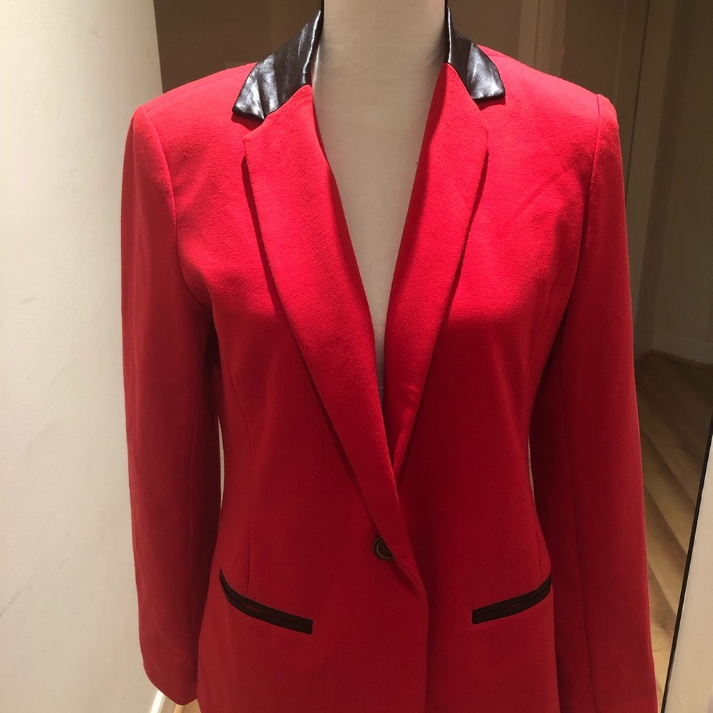 Red & black Ellen Tracy jacket